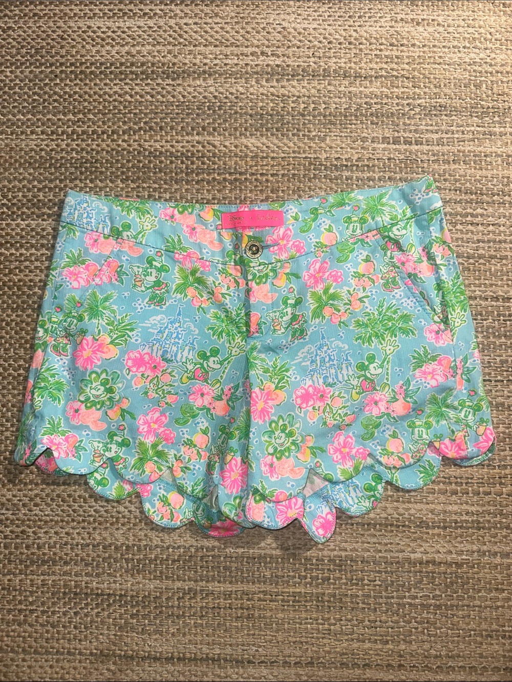 Disney X Lilly Pulitzer Size 4 butter cup shorts excellent condition